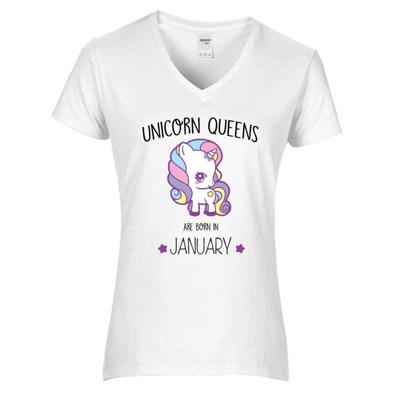 Női V-nyakú póló Unicorn Queens are born in January